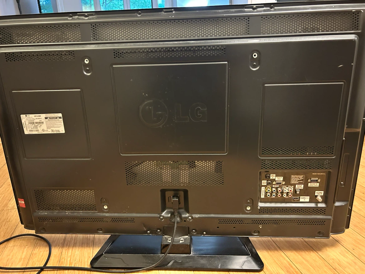 LG 42" Plasma TV 42PA4500 - photo 2