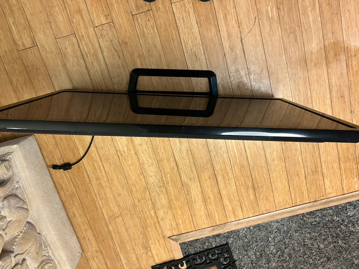 LG 42" Plasma TV 42PA4500 - photo 3
