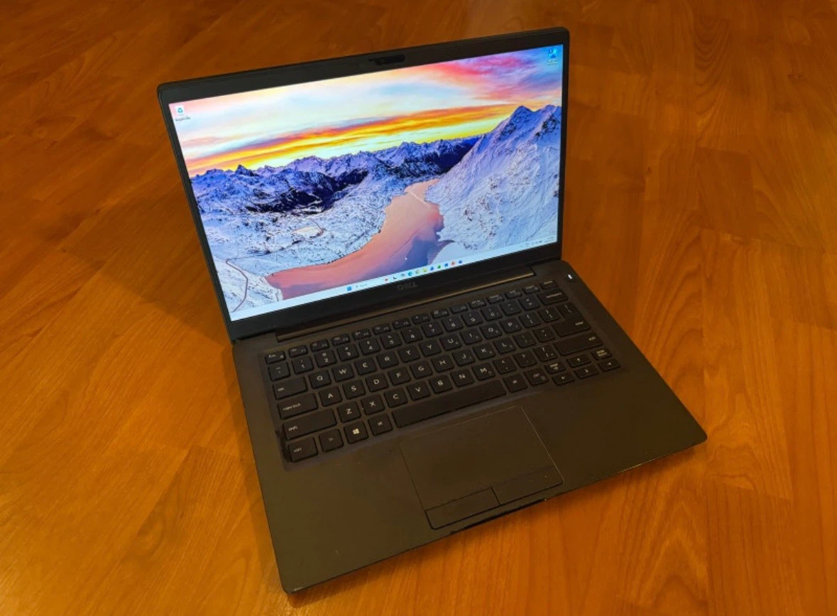 Dell Latitude 7400 Laptop (Windows 11)