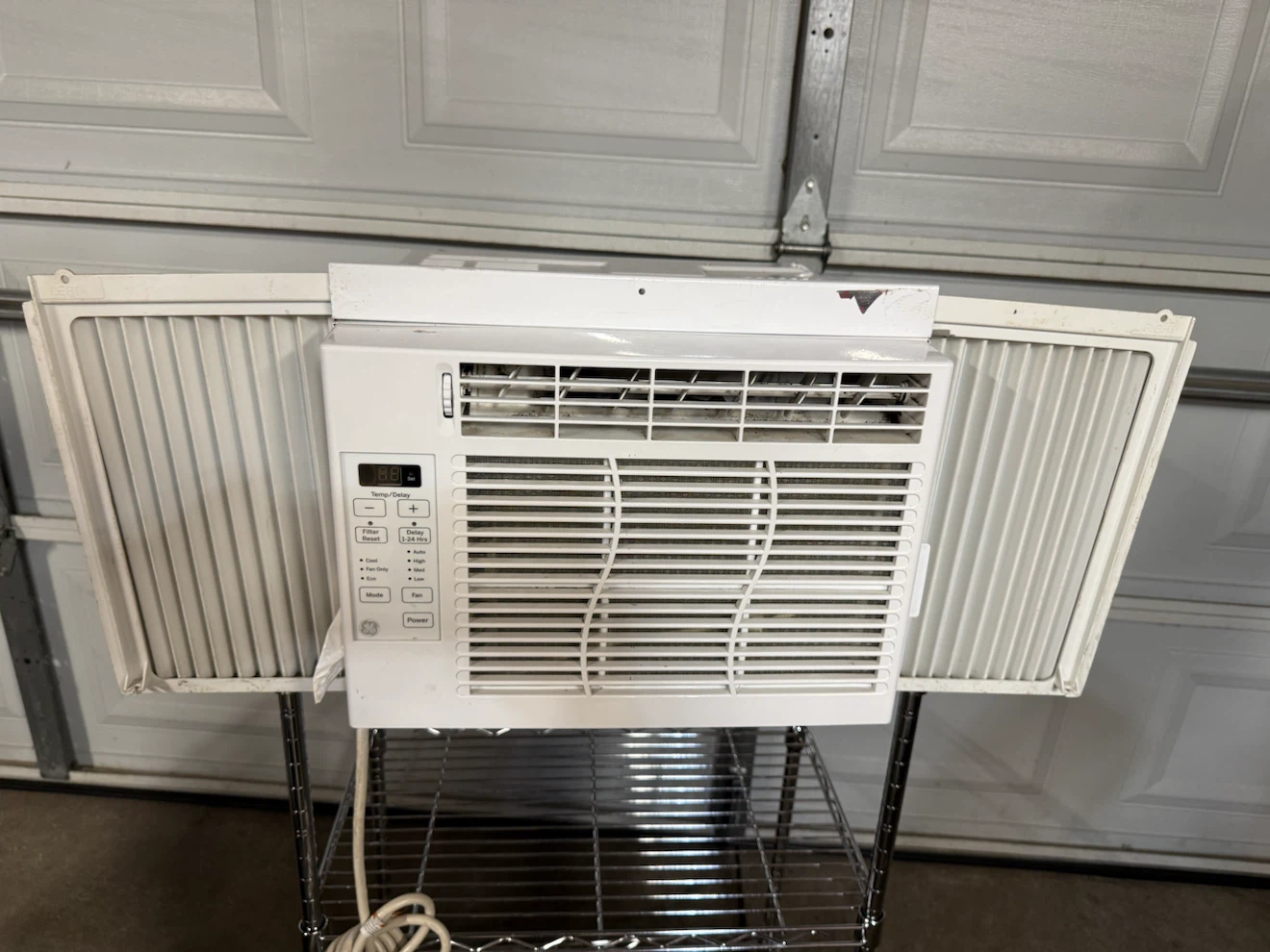 GE Air Conditioner, 6,000 btus.$100.00 - photo 2
