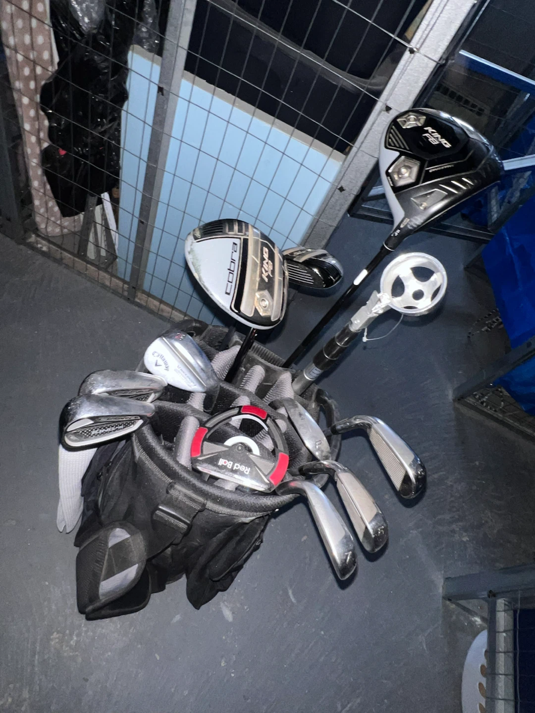 Cobra Golf Bag with Clubs - photo 2