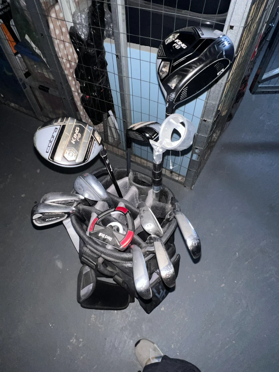 Cobra Golf Bag with Clubs - photo 3