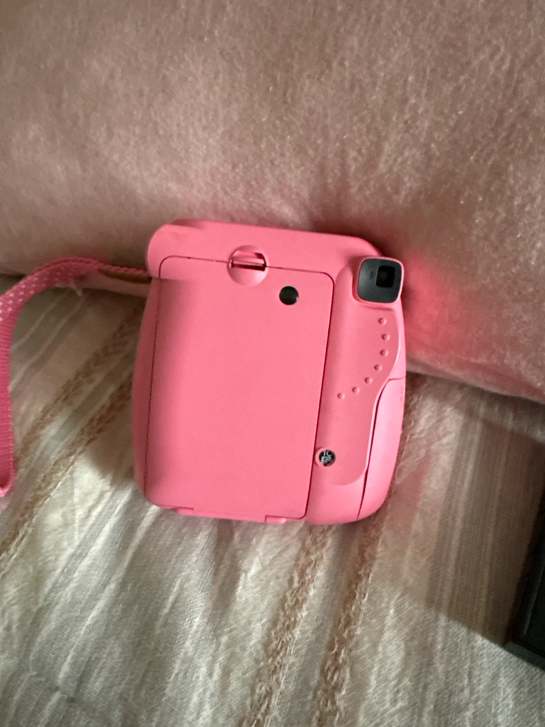 Selling this pink instax mini 9 - photo 2