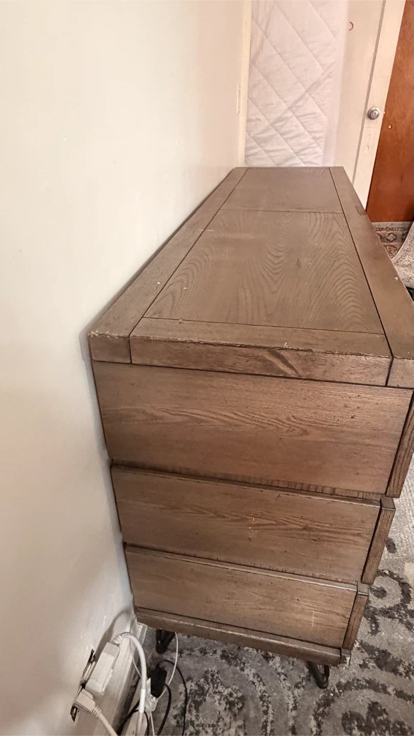 Wooden Dresser with 6 Drawers & Ser of Nightstands - photo 3