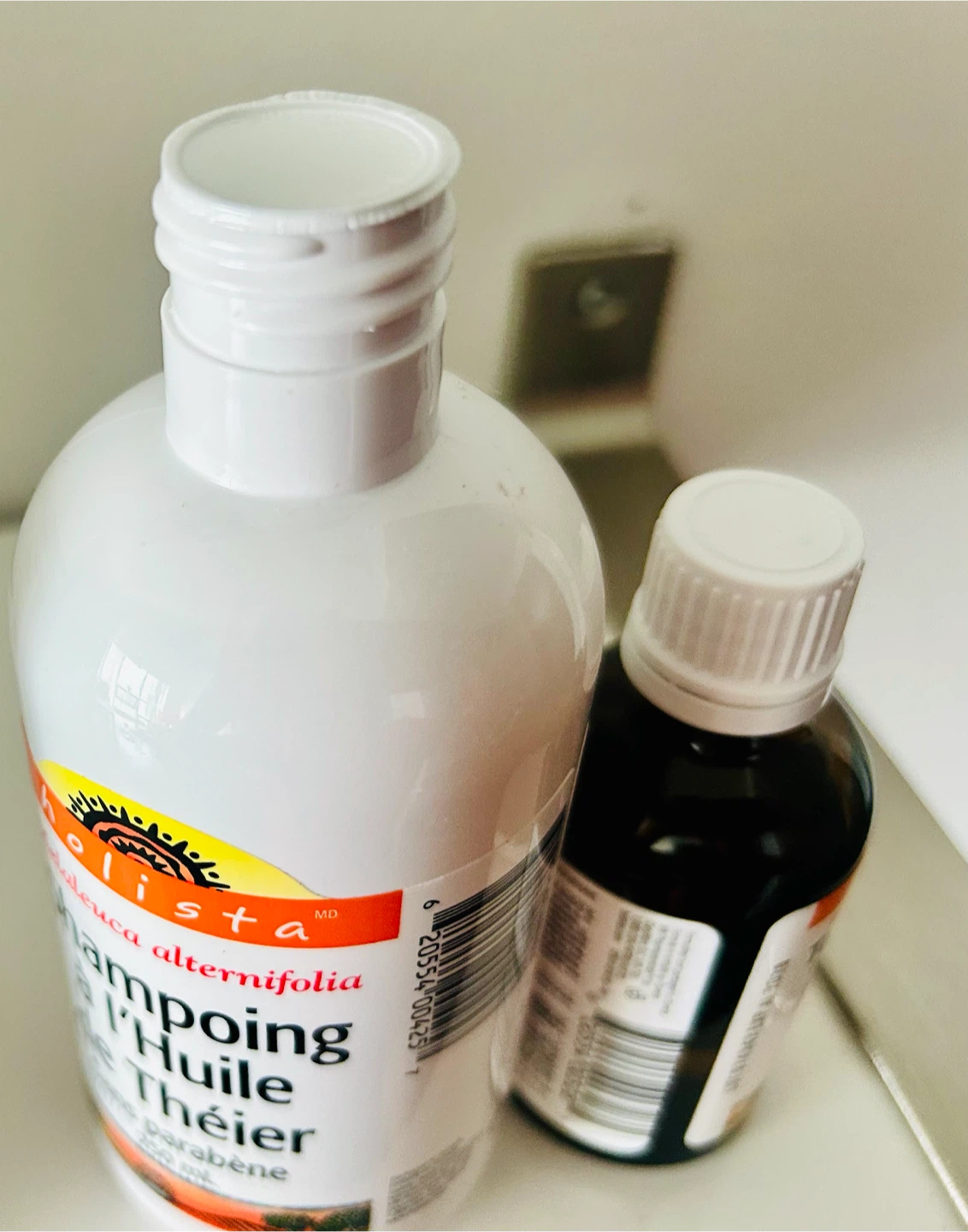(new) Holista Tea Tree Oil Shampoo 250 mL - photo 3