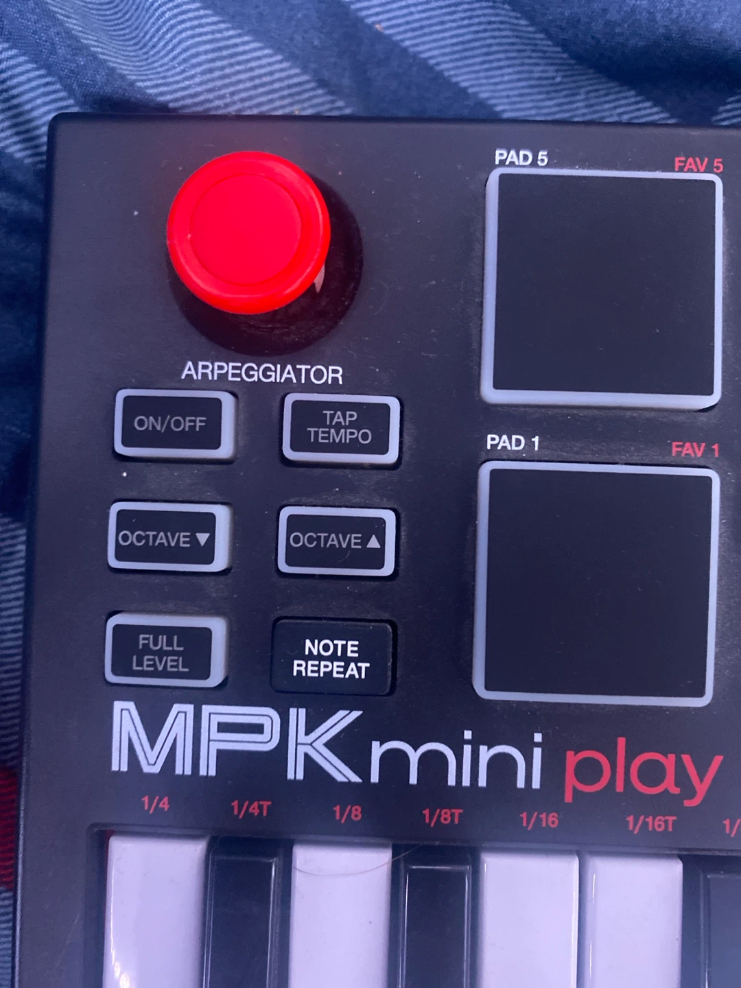 Akai MPK Mini Play Portable Keyboard - photo 5