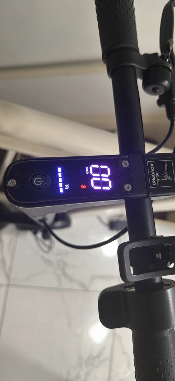 AOVO PRO Electric Scooter - photo 2