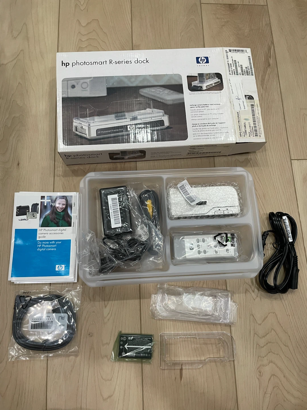 HP Photosmart R-series Dock with Remote and Battery