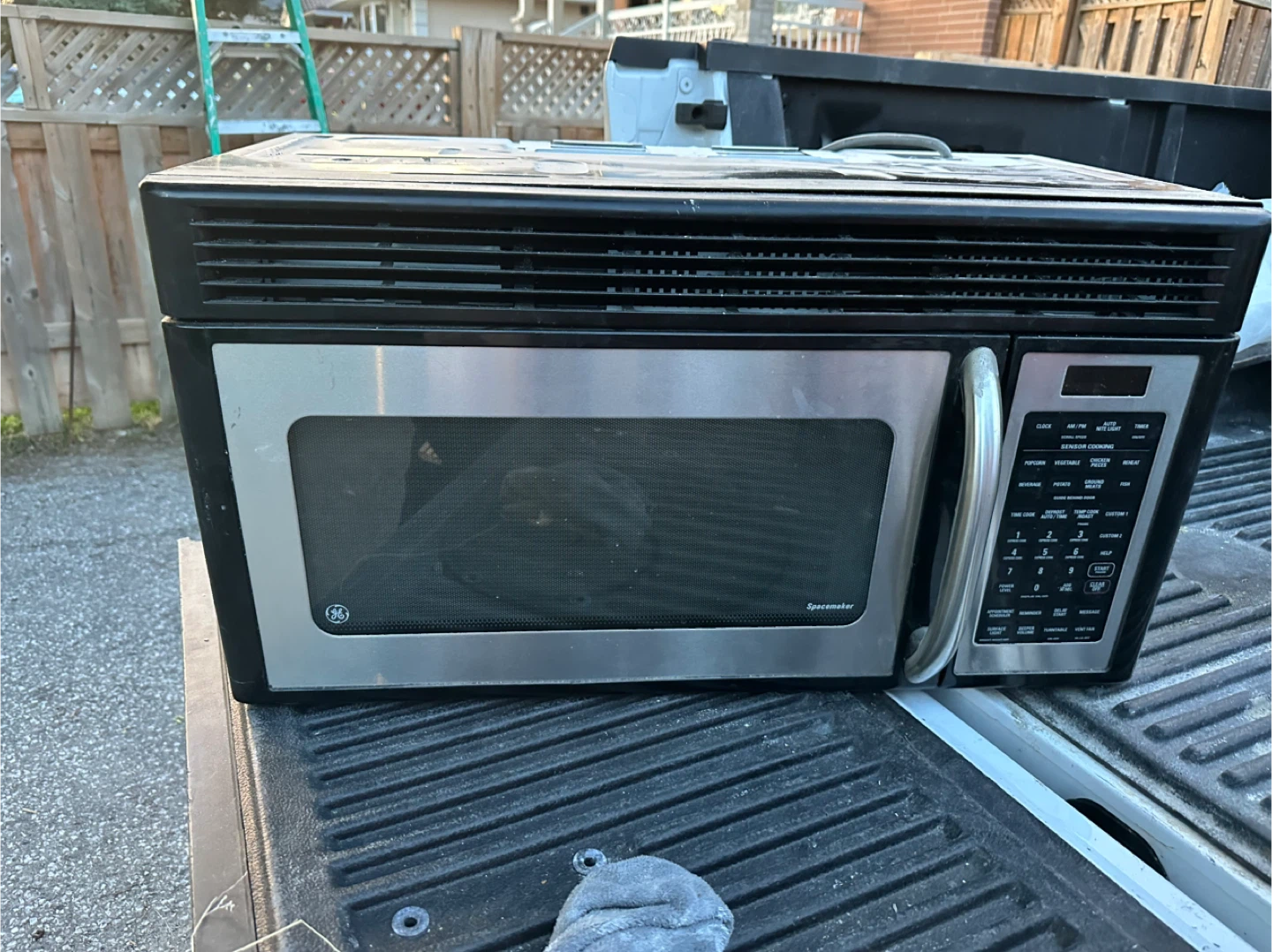 GE Spacesaver Over-the-Range Microwave