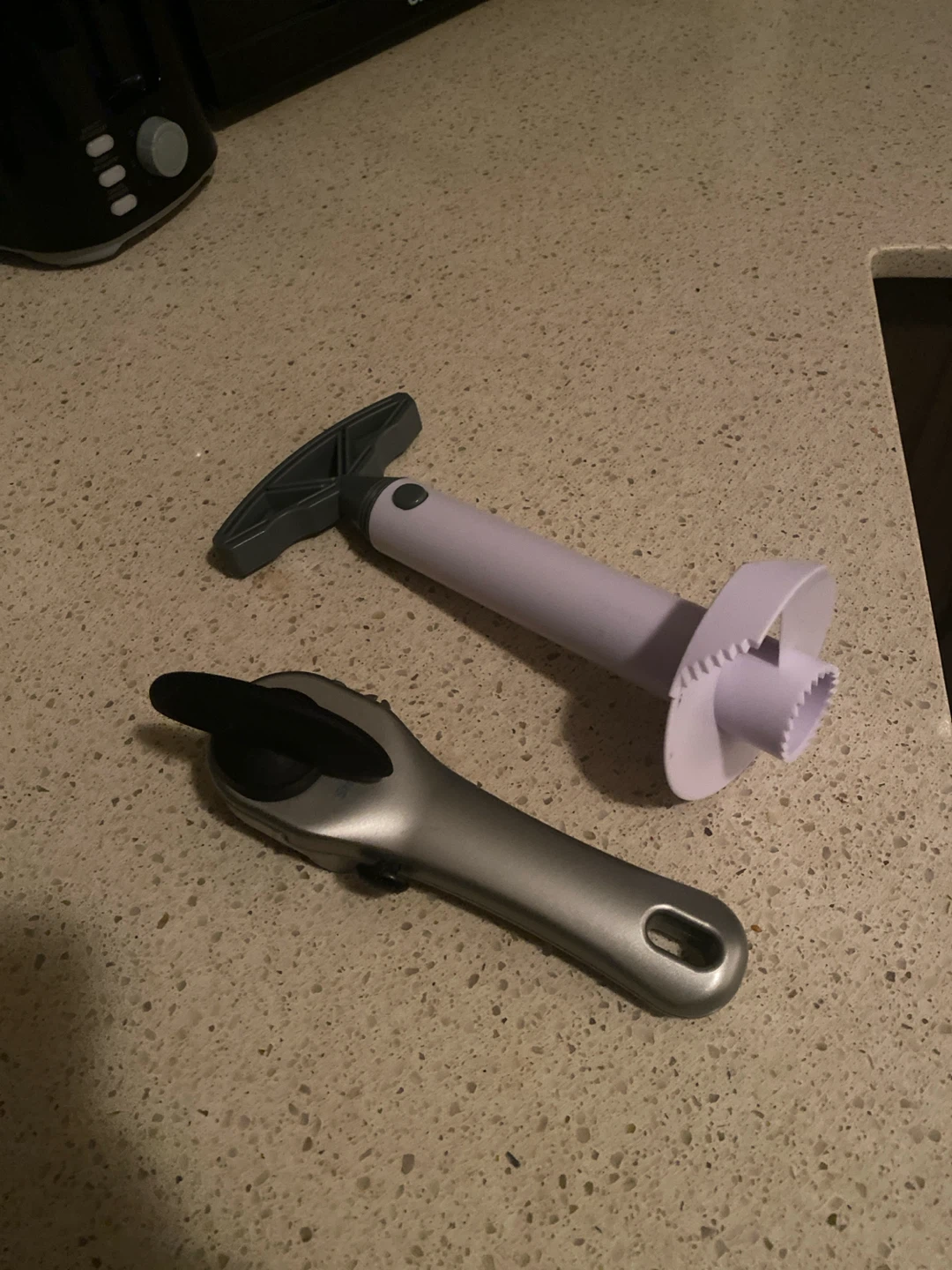 Can Opener and Vegetable Peeler Set