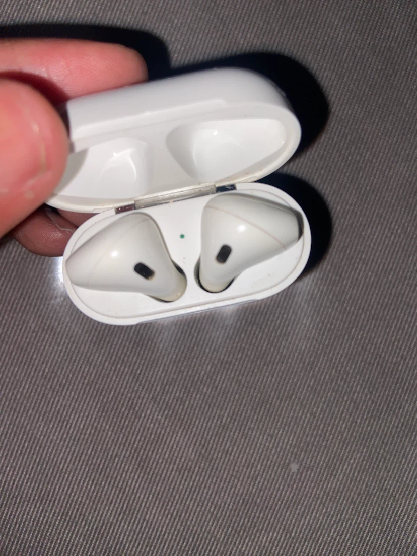 Apple AirPods (2nd Gen) - photo 2