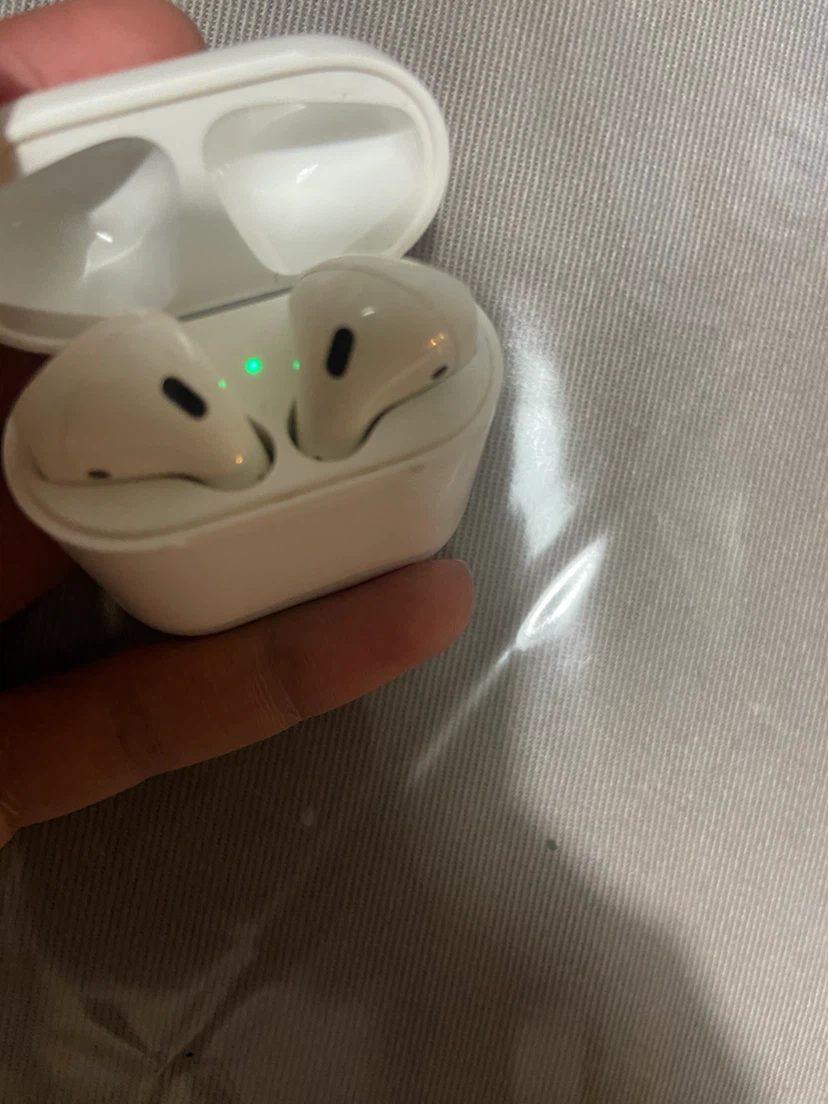 Apple AirPods (2nd Gen) - photo 3