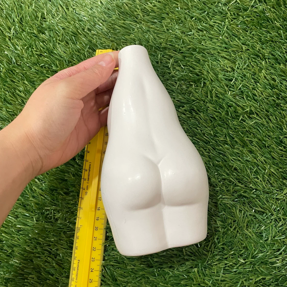 White Ceramic Body Vase - photo 2