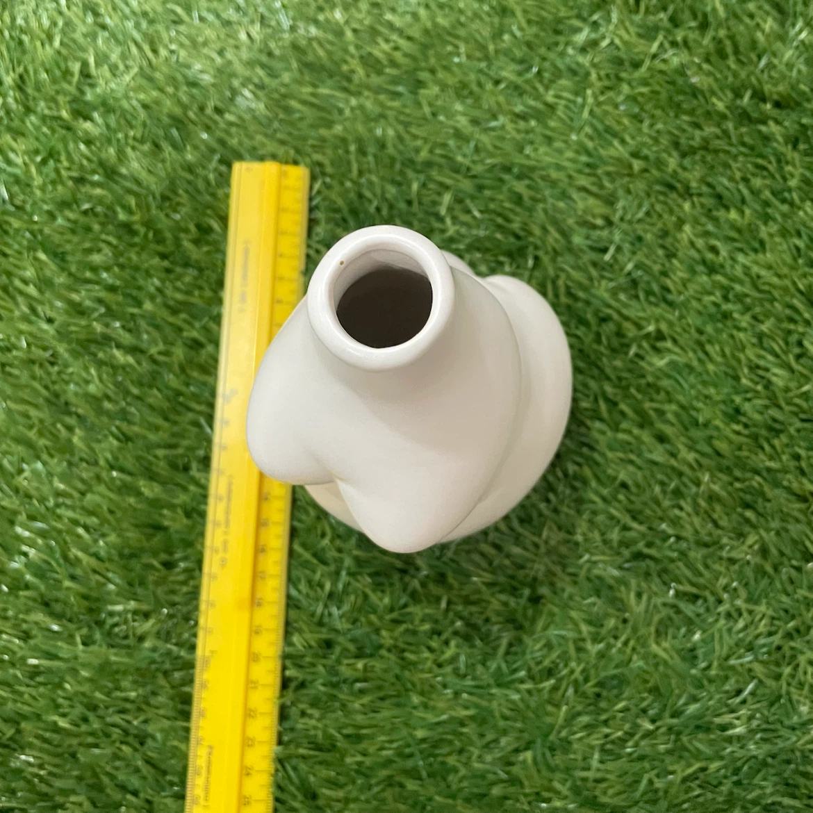 White Ceramic Body Vase - photo 3