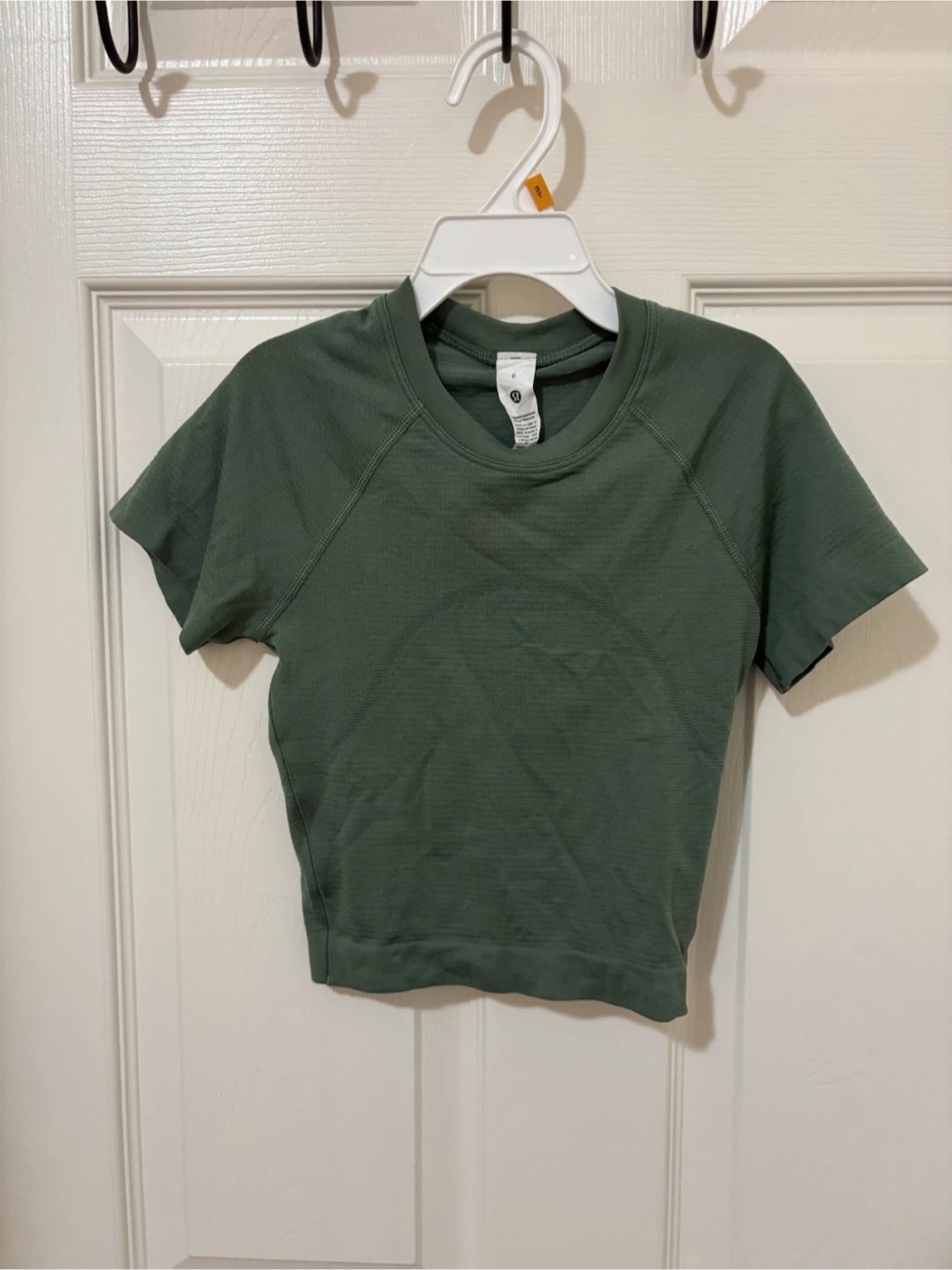 Lululemon Green Cropped Short Sleeve Shirt