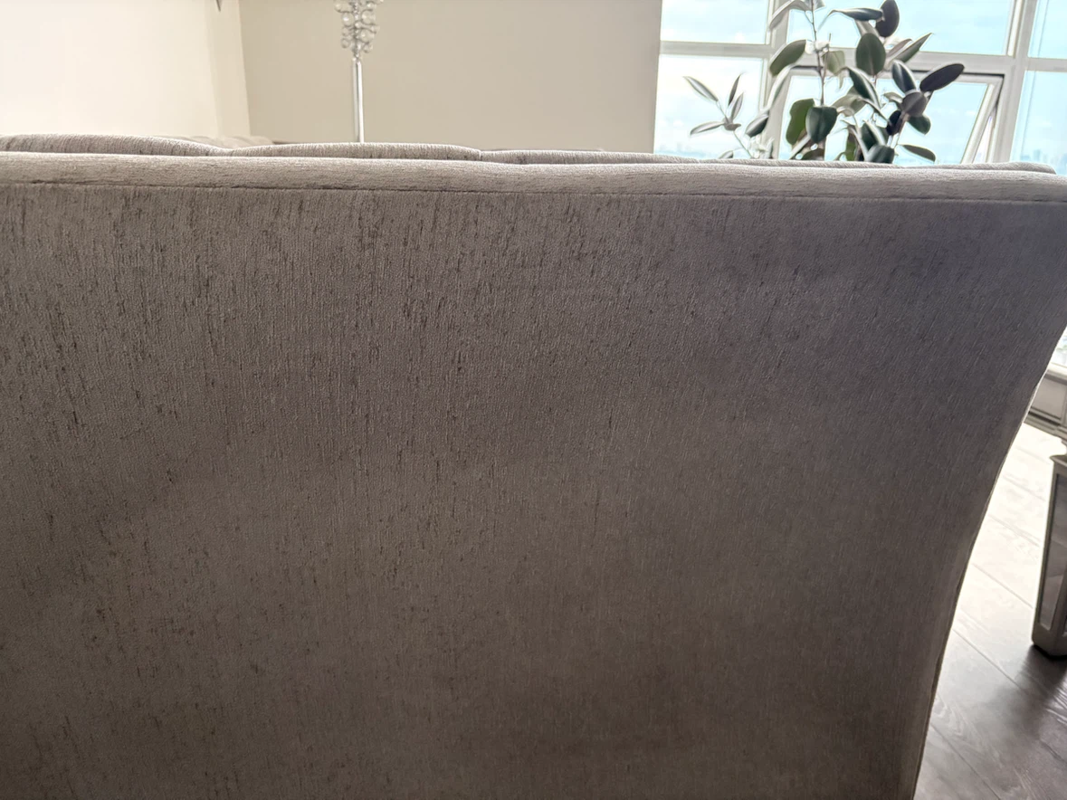 Brand-newish loveseat - photo 5