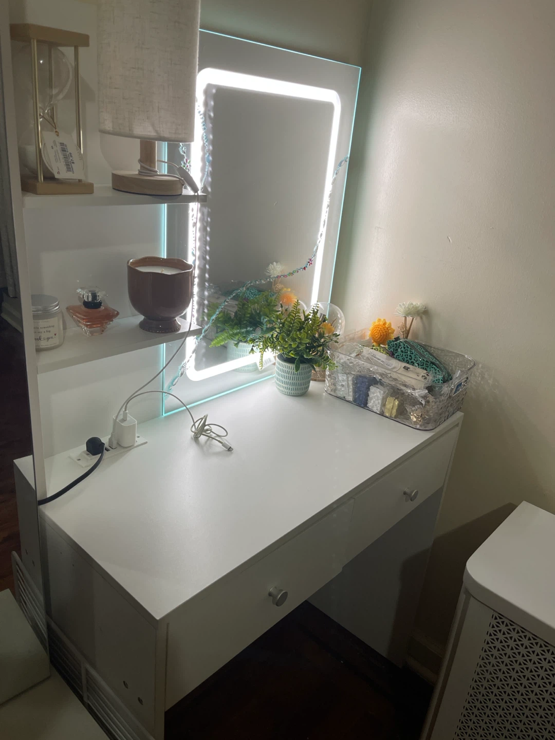 White Vanity Desk with Lighted Mirror - photo 2