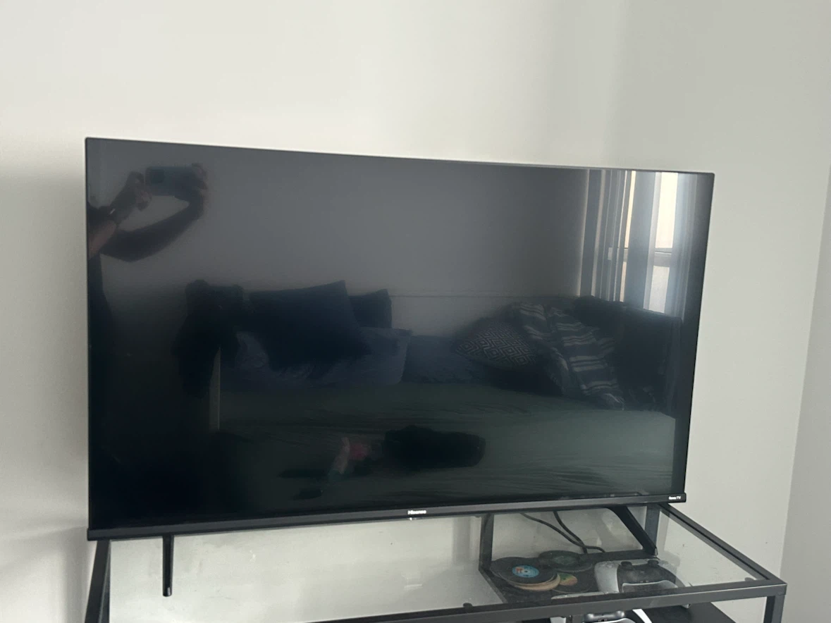 Hisense 43” Roku TV 4K UHD – Excellent Condition - photo 2