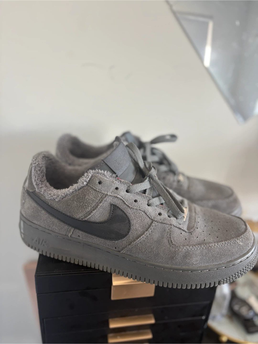 Nike Air Force 1 '07 Low Grey Suede Fur Lined Sneakers - photo 4