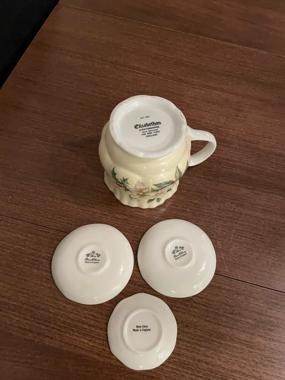 Elizabethan "December" Mug with 3 Saucers - photo 2