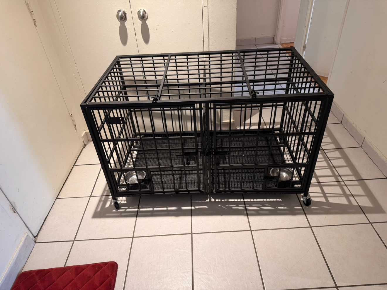 XL Heavy-Duty Dog Crate with Bed, Mat & Bowls - photo 3