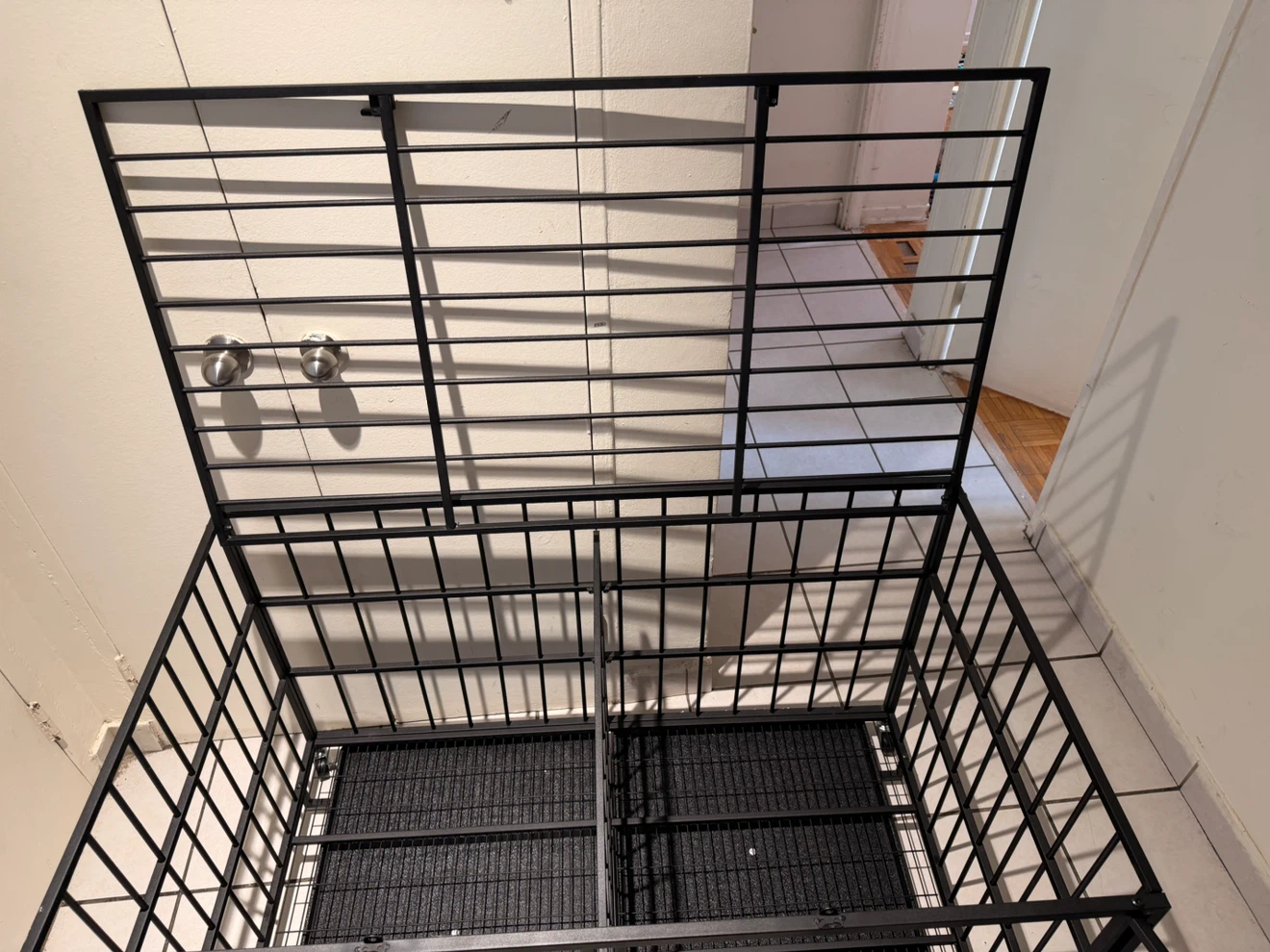XL Heavy-Duty Dog Crate with Bed, Mat & Bowls - photo 5
