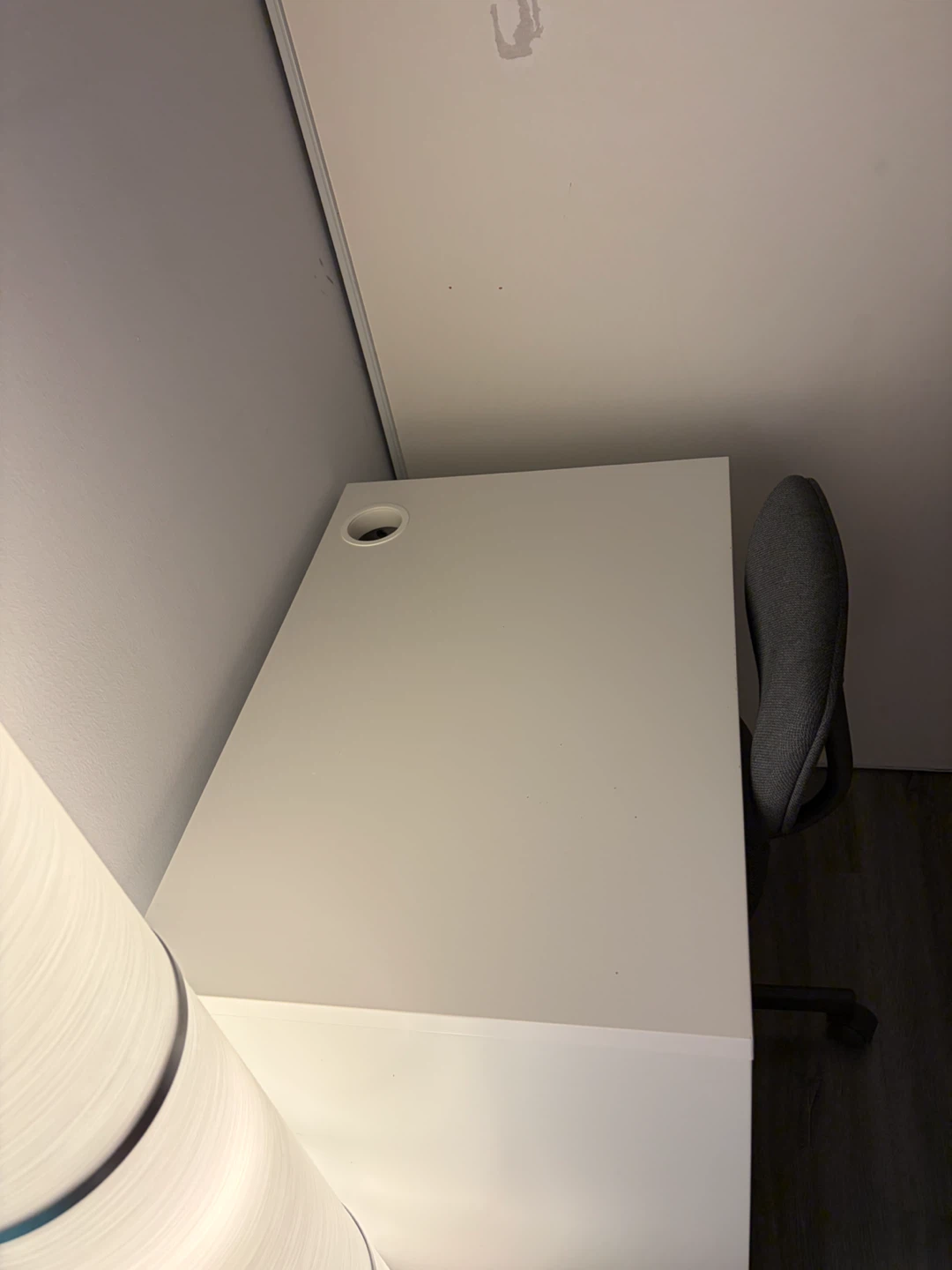 IKEA MICKE Desk with Chair - photo 2
