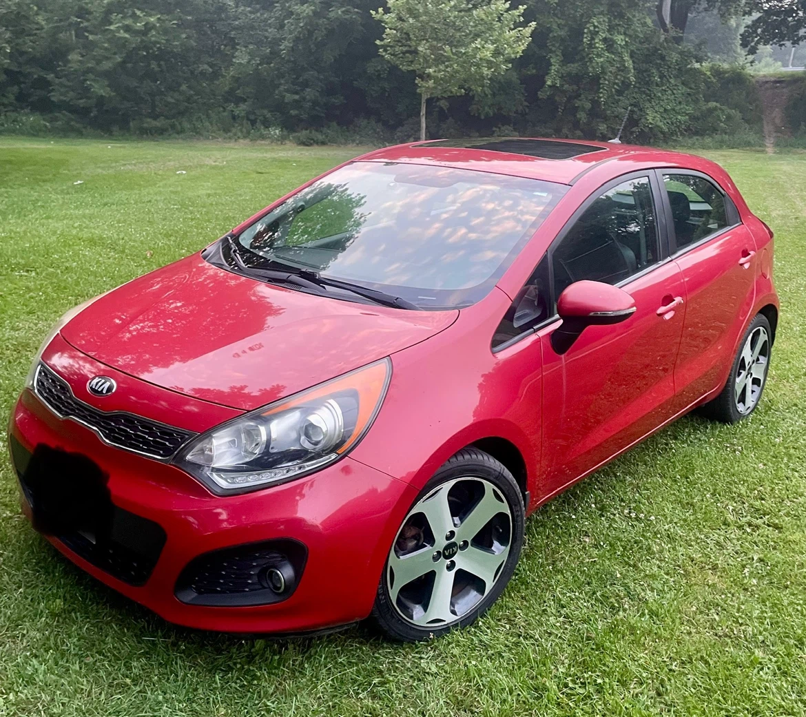 2013 KIA Rio Sx Hatchback 6 speed Priced to sell LOW KM! - photo 2