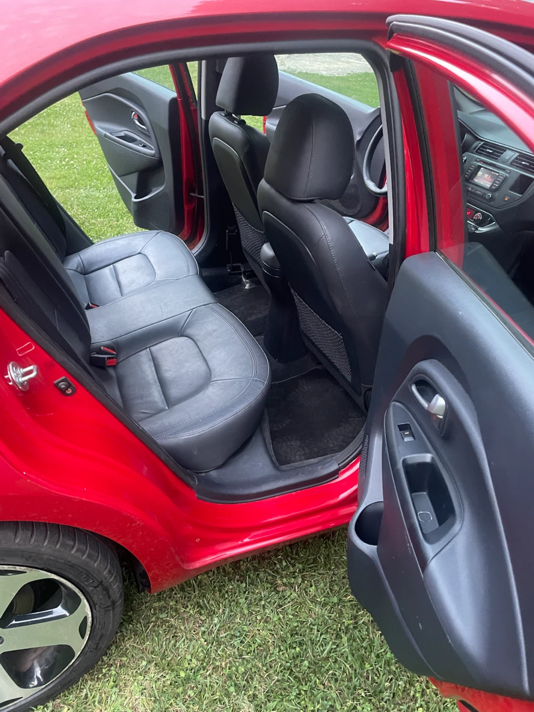 2013 KIA Rio Sx Hatchback 6 speed Priced to sell LOW KM! - photo 5