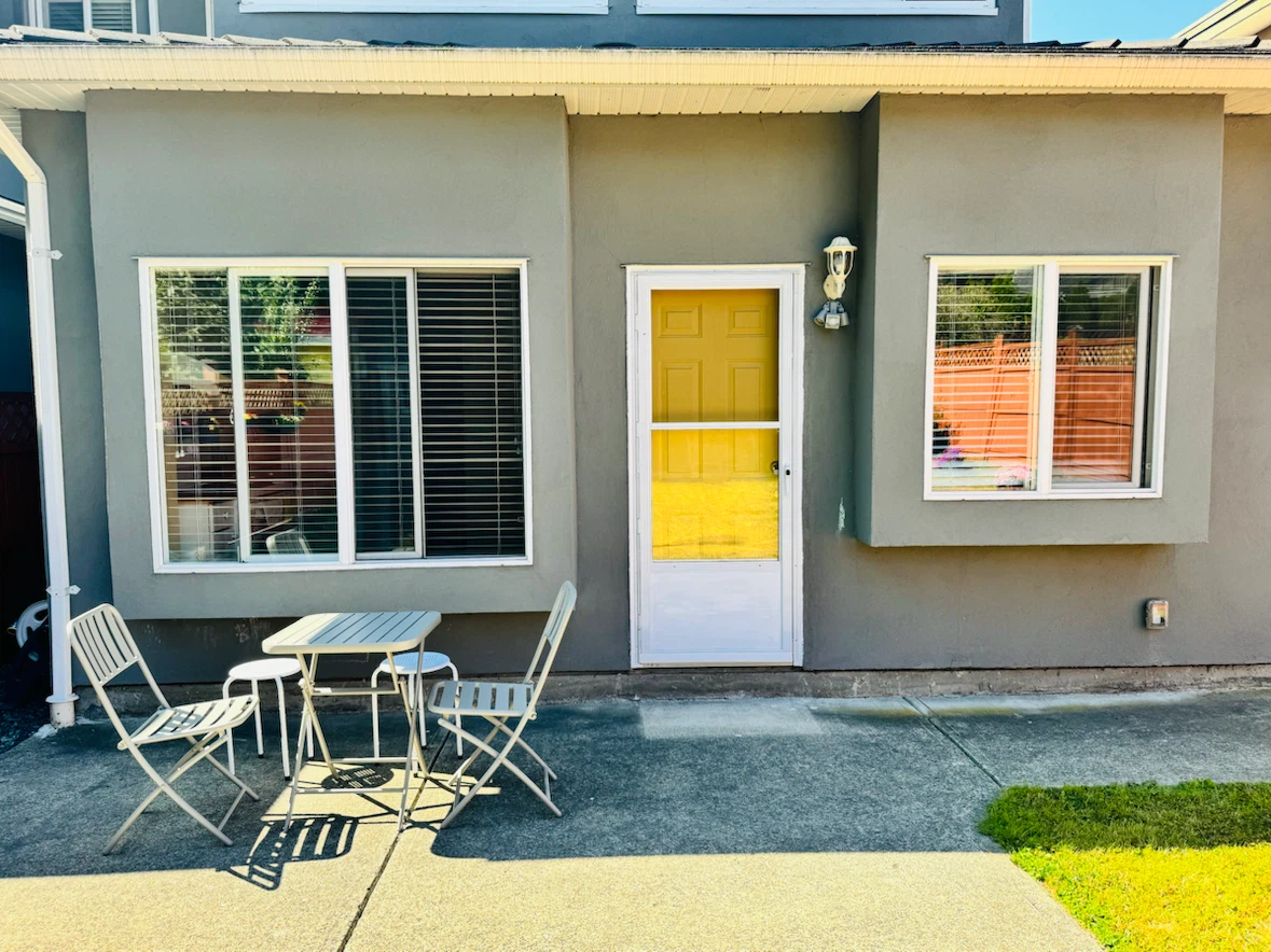 🏡Ground level suite, Utilities Included, 9ft Ceiling (Burnaby) - photo 4