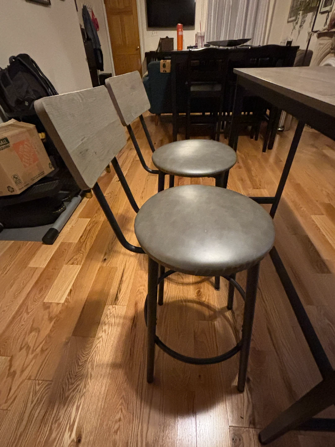 Pub height table and chairs - photo 4