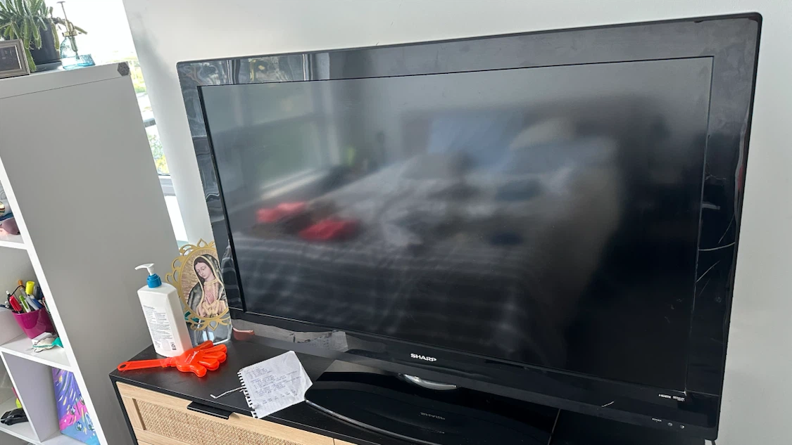 Sharp LC-42SV50U 42-inch LCD TV - photo 2