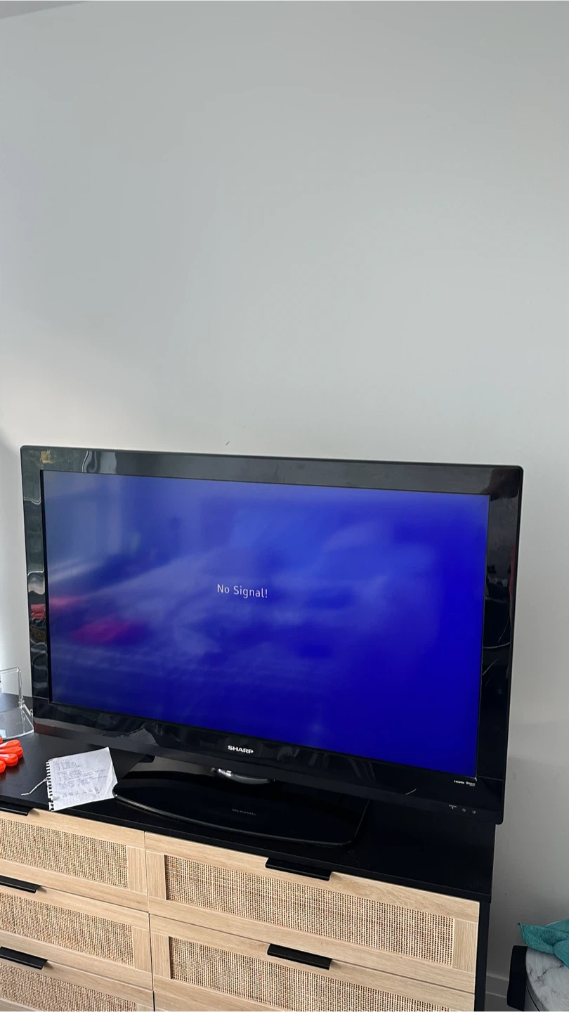 Sharp LC-42SV50U 42-inch LCD TV - photo 4
