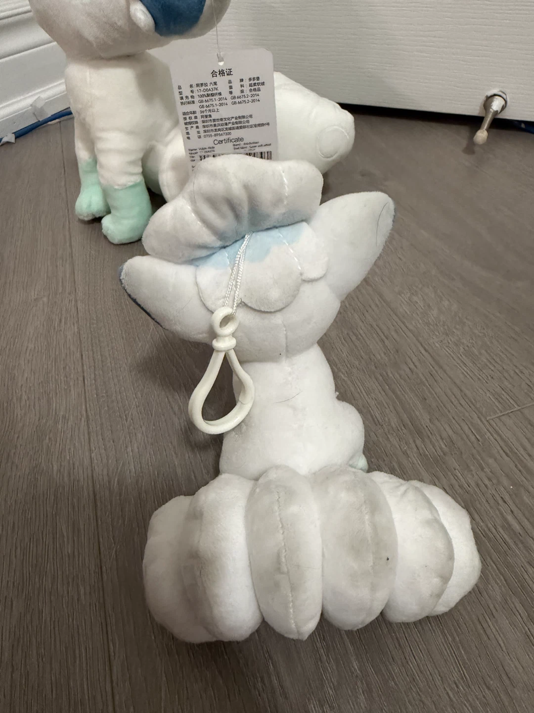 Pokemon Alolan Vulpix Plushie + Keychain - photo 3