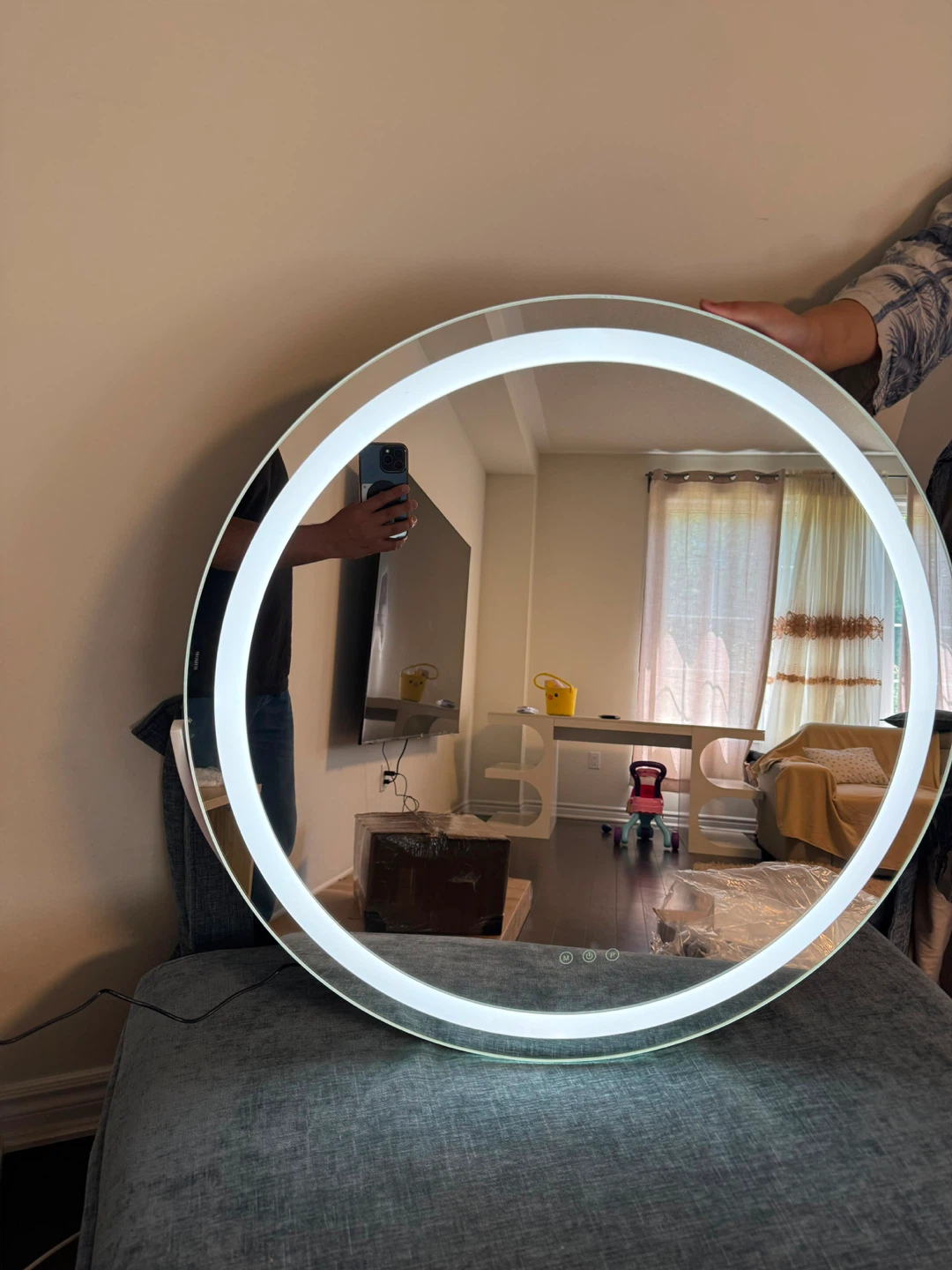 Round Vanity Mirror with LED Light - photo 3
