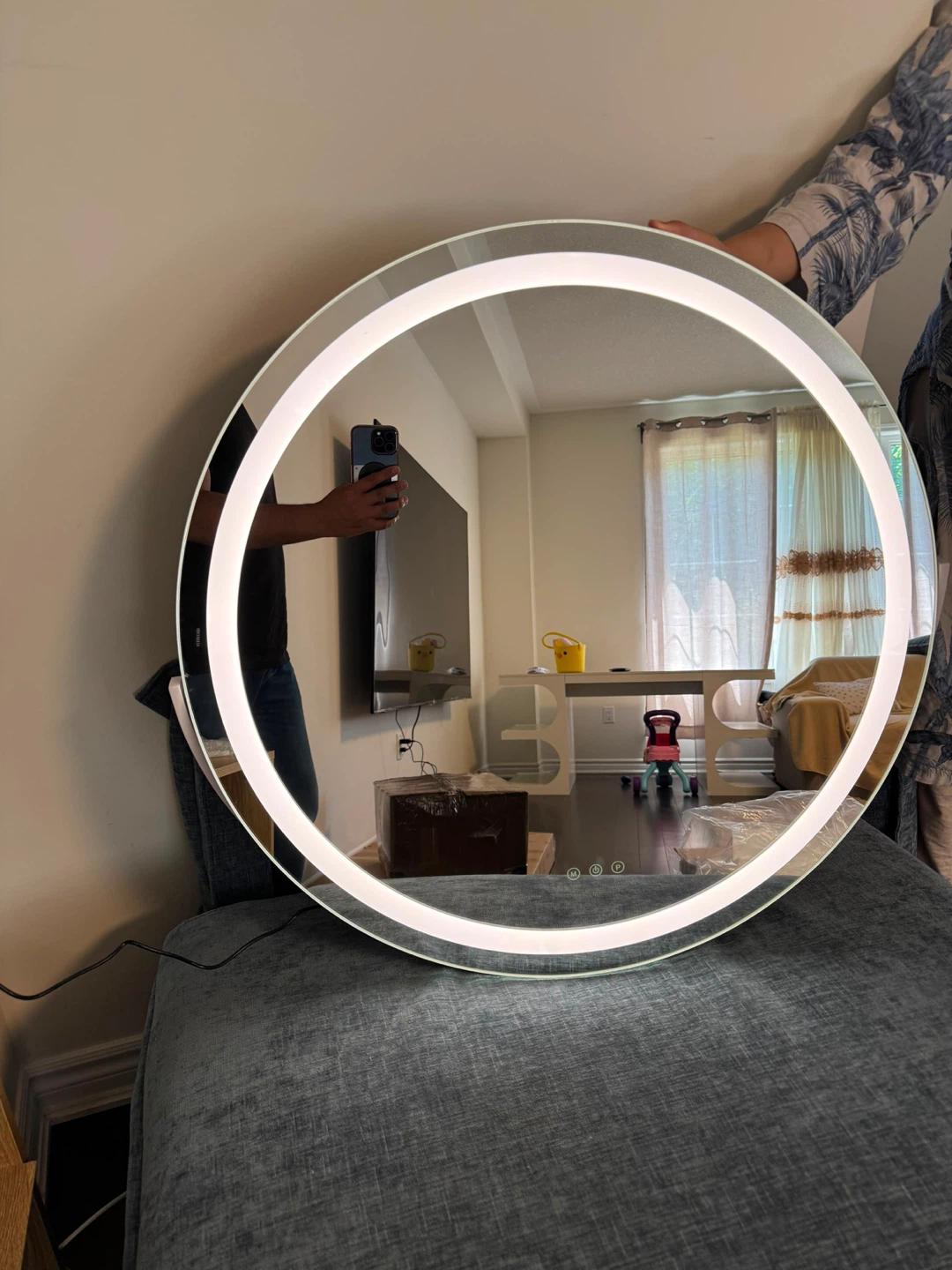Round Vanity Mirror with LED Light - photo 4