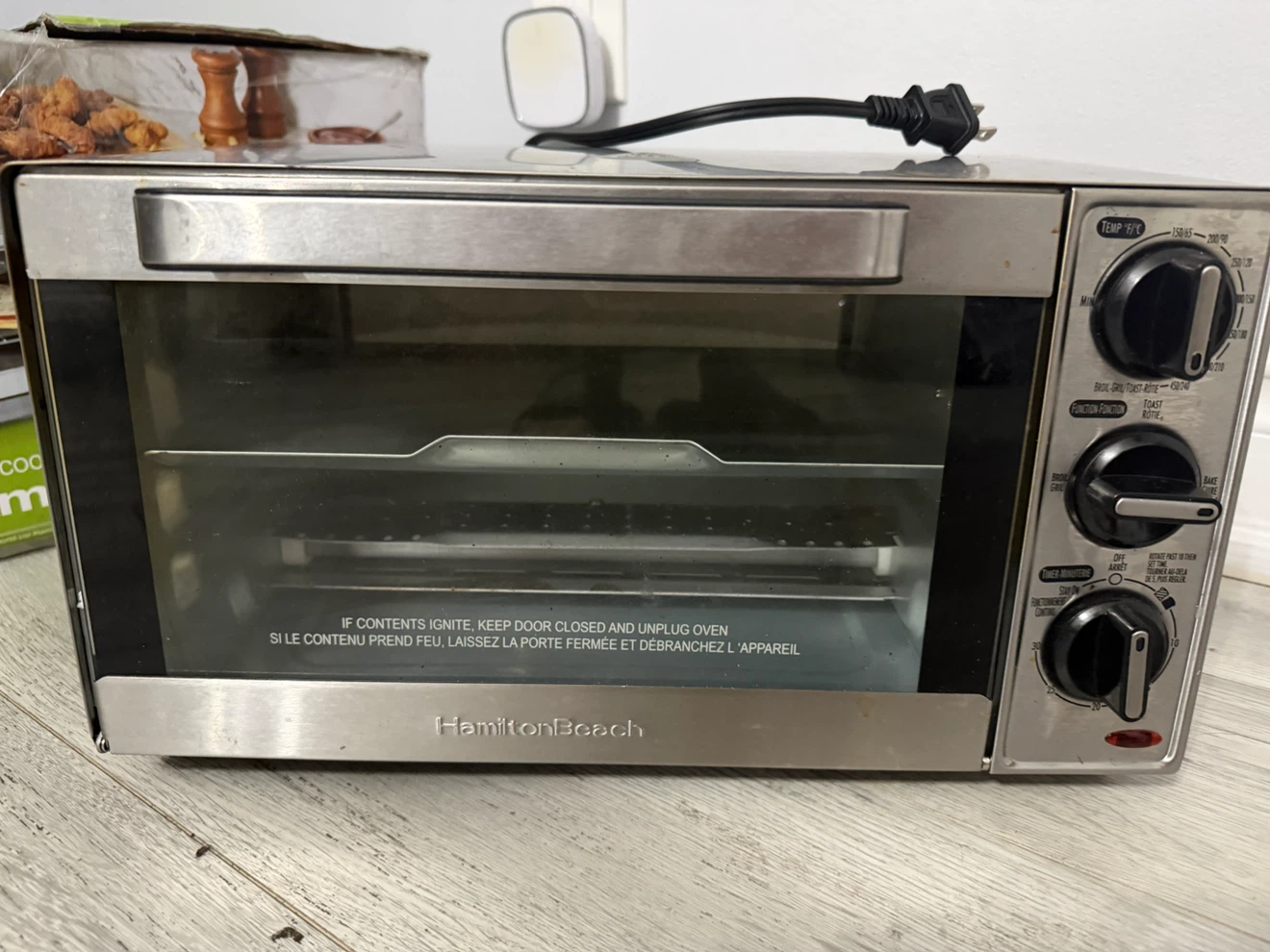 Hamilton Beach Easy Reach Sure-Crisp Toaster Oven - photo 2