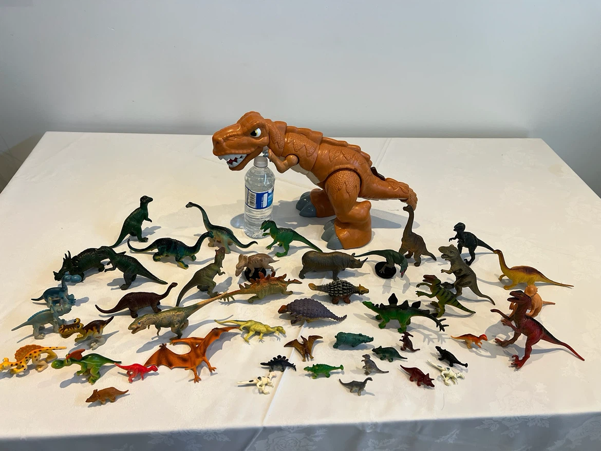 Large Dinosaur Figures Set - photo 3