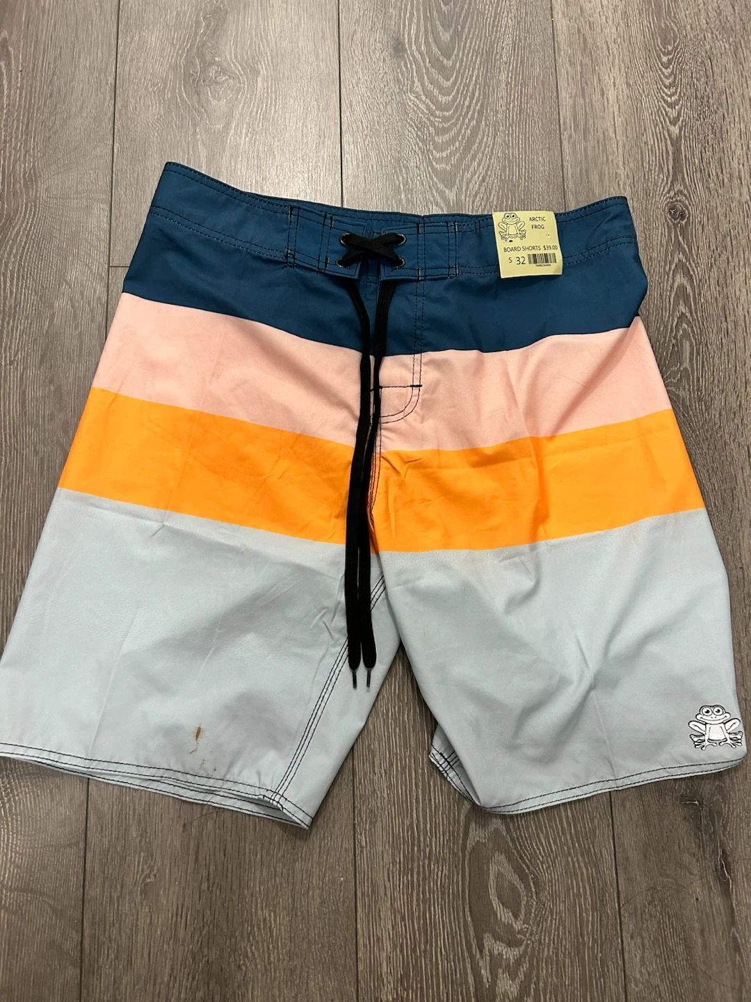 Men’s Arctic Fox Board Shorts - Size 32