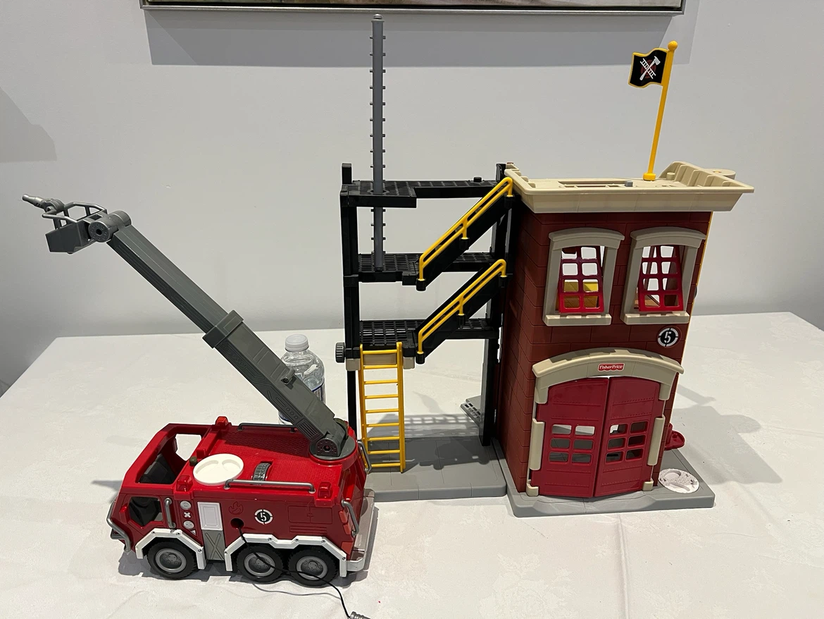 Fisher-Price Little People Fire Station with Fire Truck
