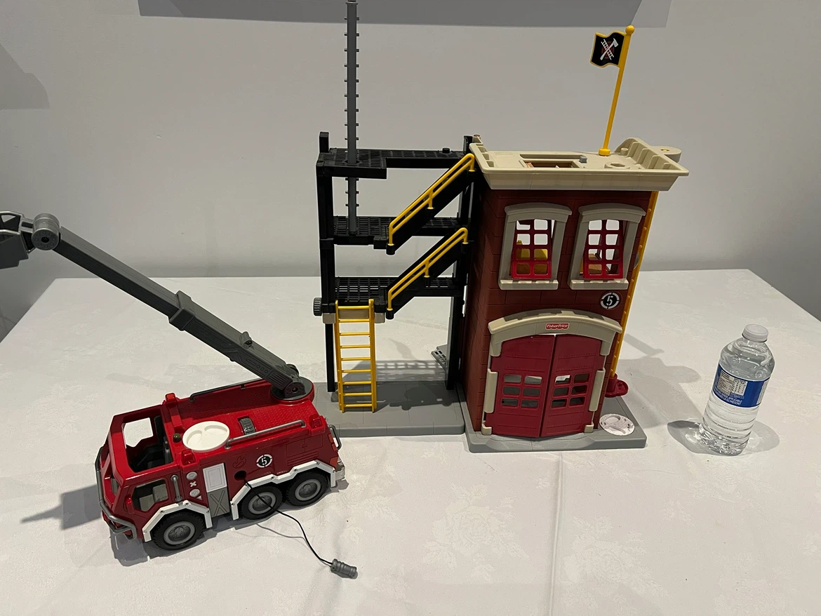 Fisher-Price Little People Fire Station with Fire Truck - photo 4