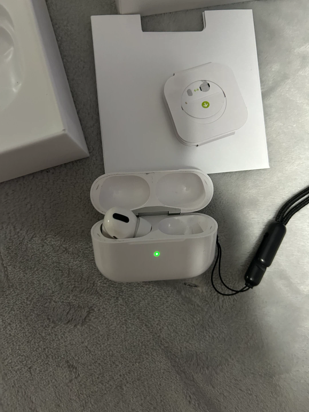 Apple AirPods Pro (1st Gen) with Charging Case - photo 2