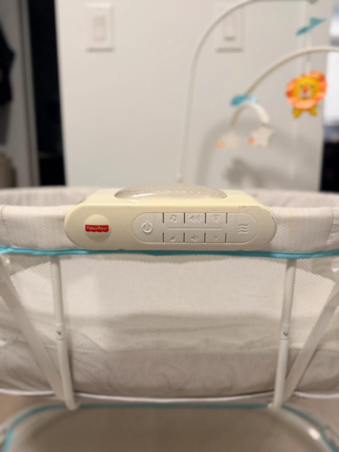 Fisher-Price Soothing Motions Bassinet - photo 2