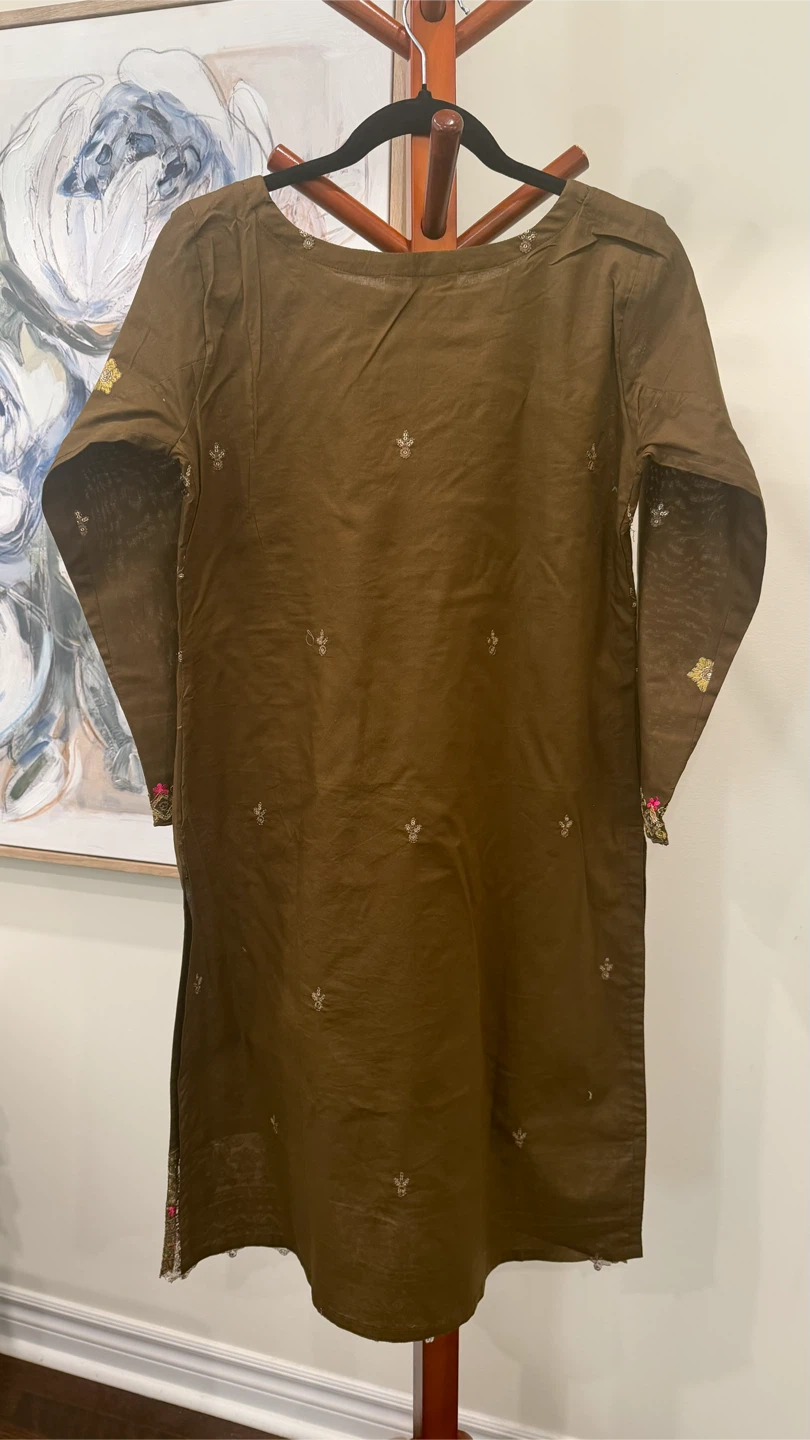 Embroidered Kurti with Pants and Dupatta - photo 3