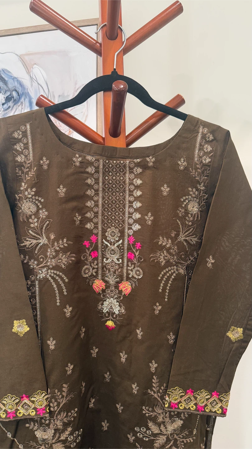Embroidered Kurti with Pants and Dupatta - photo 4