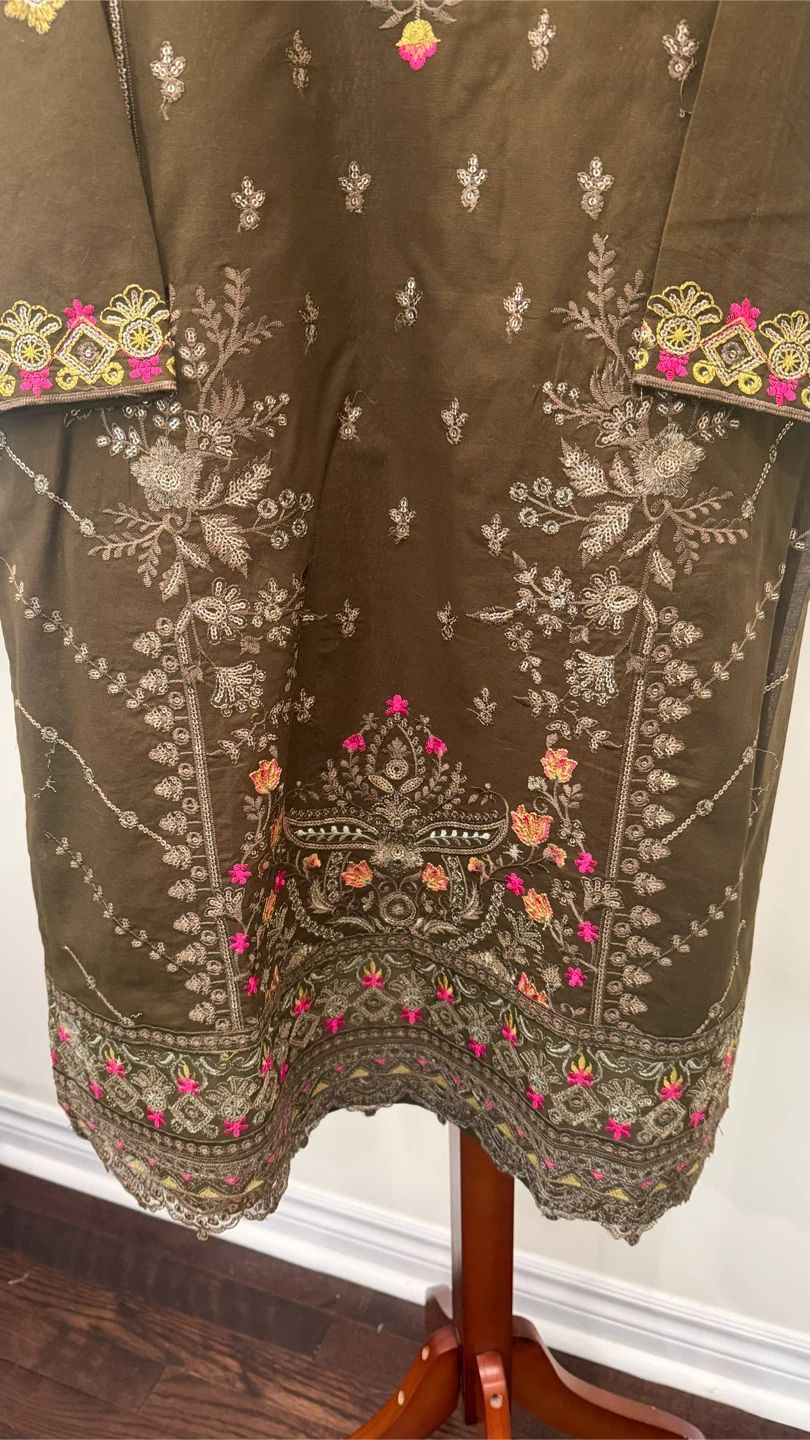 Embroidered Kurti with Pants and Dupatta - photo 5