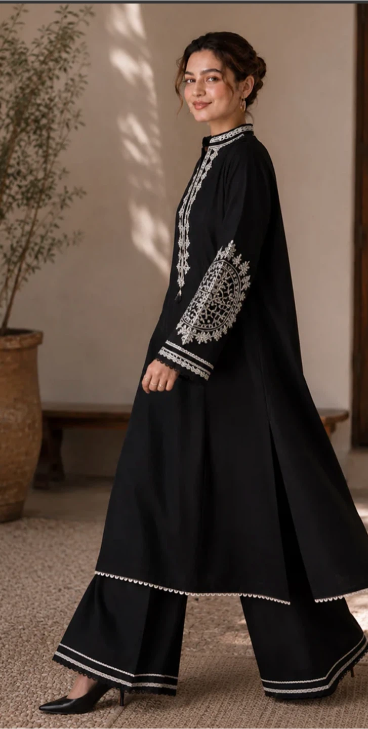 Black Embroidered Kurti with Dupatta and Pants - Size M - photo 3