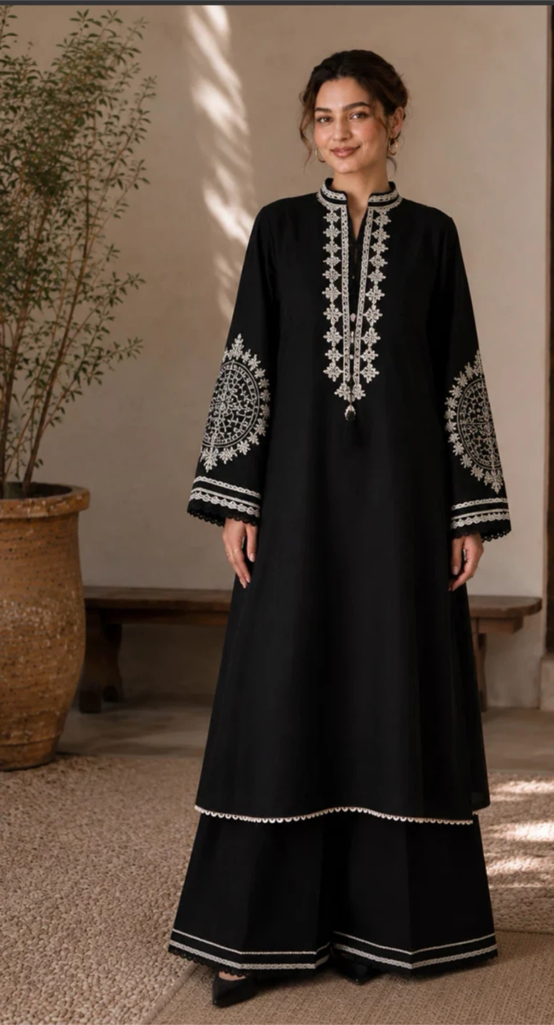 Black Embroidered Kurti with Dupatta and Pants - Size M - photo 4