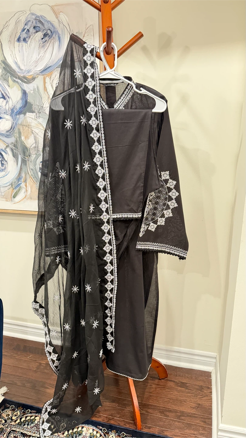Black Embroidered Kurti with Dupatta and Pants - Size M - photo 5