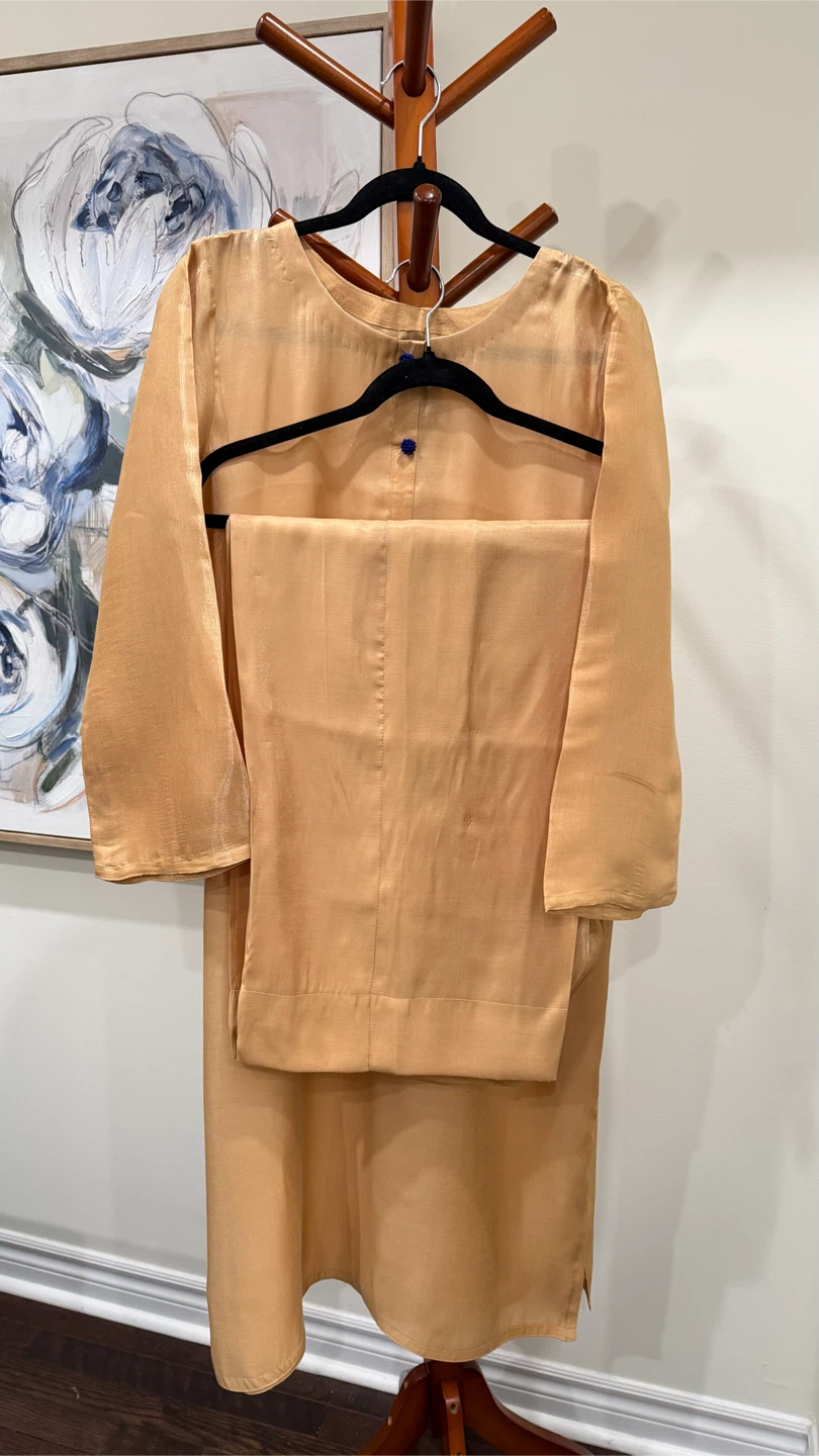 3-Piece golden Kurta Set with Blue Bandhani Dupatta - photo 2
